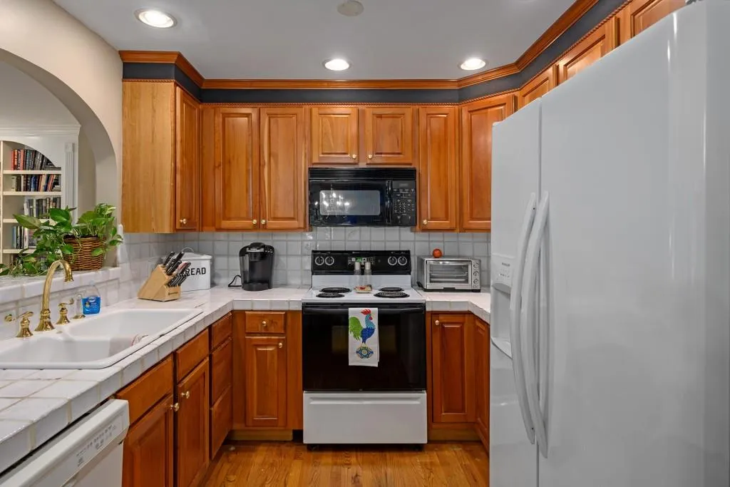 101 Bainbridge Drive, Atlanta, Georgia 30327, 1 Bedroom Bedrooms, ,1 BathroomBathrooms,Residential,Sold,101 Bainbridge Drive,6924517
