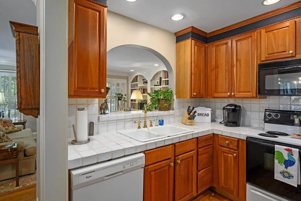 101 Bainbridge Drive, Atlanta, Georgia 30327, 1 Bedroom Bedrooms, ,1 BathroomBathrooms,Residential,Sold,101 Bainbridge Drive,6924517