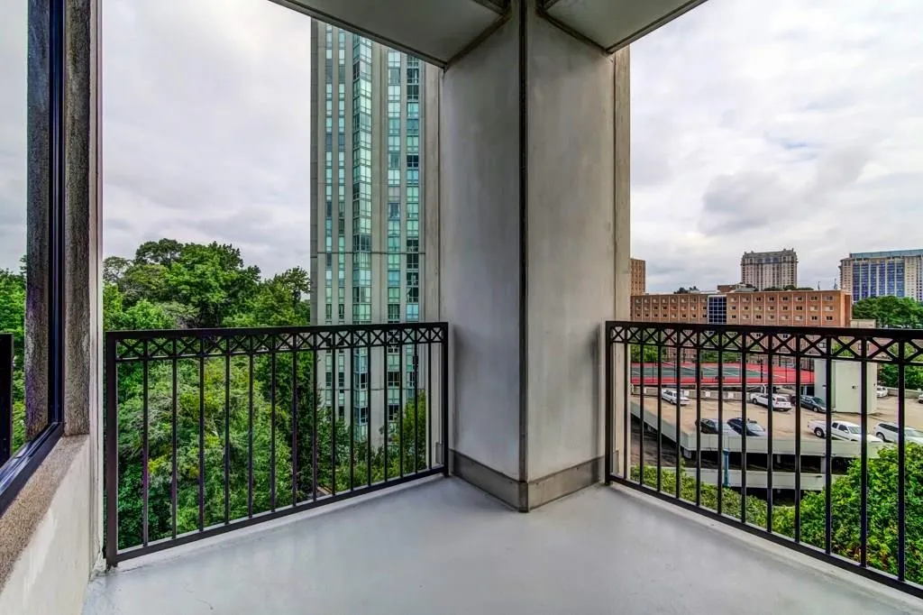 2828 Peachtree Road Nw Unit 804, Atlanta, Georgia 30305, 2 Bedrooms Bedrooms, ,2 BathroomsBathrooms,Residential,Sold,2828 Peachtree Road Nw Unit 804,5934606