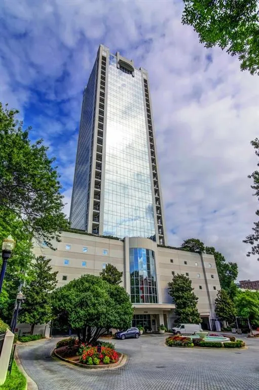 2828 Peachtree Road Nw Unit 804, Atlanta, Georgia 30305, 2 Bedrooms Bedrooms, ,2 BathroomsBathrooms,Residential,Sold,2828 Peachtree Road Nw Unit 804,5934606