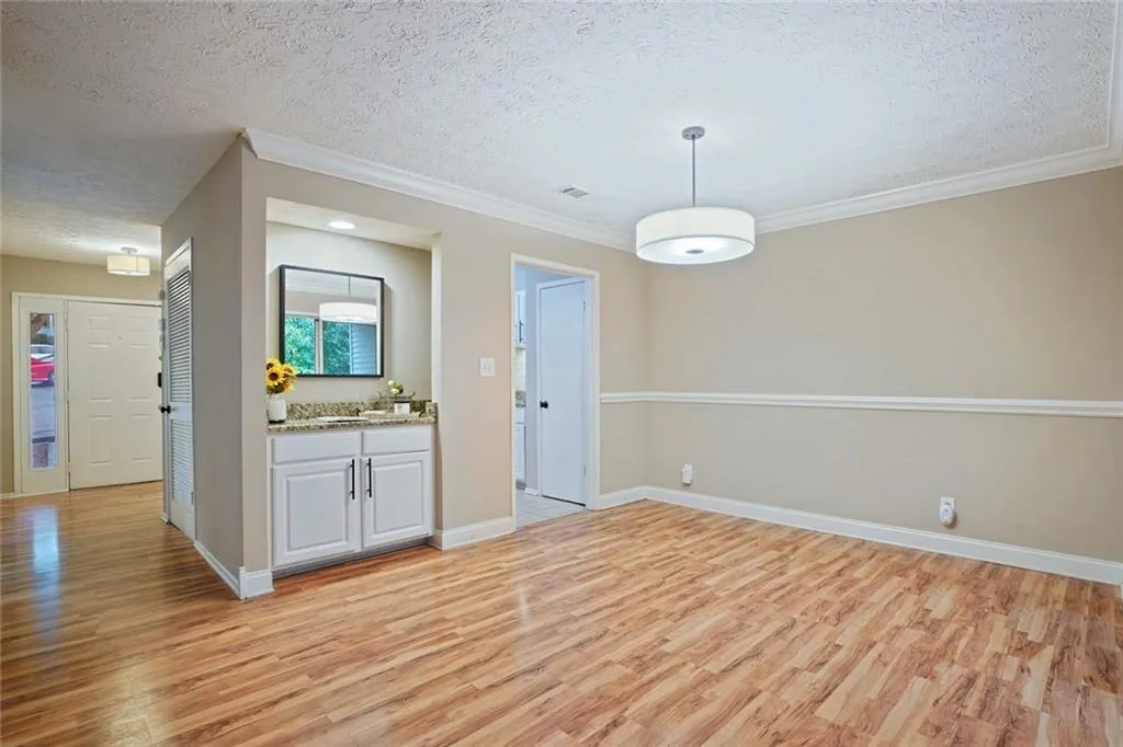 6800 Glenridge Drive Unit 6810g, Sandy Springs, Georgia 30328, 2 Bedrooms Bedrooms, ,3 BathroomsBathrooms,Residential,Sold,6800 Glenridge Drive Unit 6810g,6790150