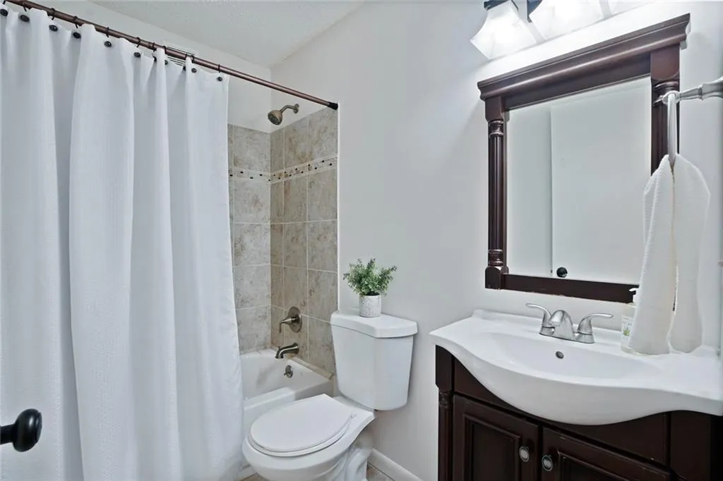 6800 Glenridge Drive Unit 6810g, Sandy Springs, Georgia 30328, 2 Bedrooms Bedrooms, ,3 BathroomsBathrooms,Residential,Sold,6800 Glenridge Drive Unit 6810g,6790150