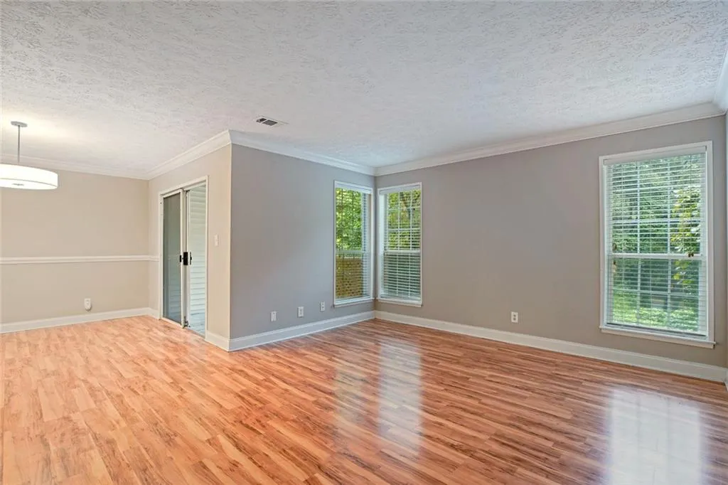 6800 Glenridge Drive Unit 6810g, Sandy Springs, Georgia 30328, 2 Bedrooms Bedrooms, ,3 BathroomsBathrooms,Residential,Sold,6800 Glenridge Drive Unit 6810g,6790150