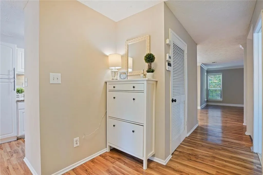 6800 Glenridge Drive Unit 6810g, Sandy Springs, Georgia 30328, 2 Bedrooms Bedrooms, ,3 BathroomsBathrooms,Residential,Sold,6800 Glenridge Drive Unit 6810g,6790150