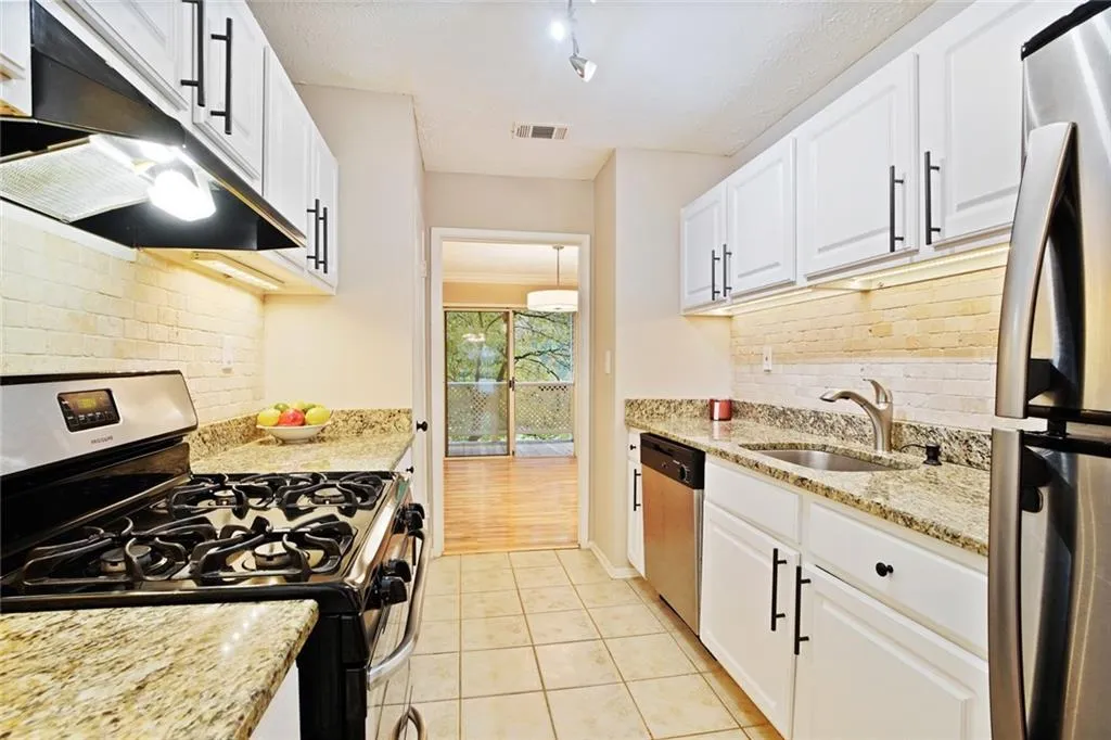 6800 Glenridge Drive Unit 6810g, Sandy Springs, Georgia 30328, 2 Bedrooms Bedrooms, ,3 BathroomsBathrooms,Residential,Sold,6800 Glenridge Drive Unit 6810g,6790150