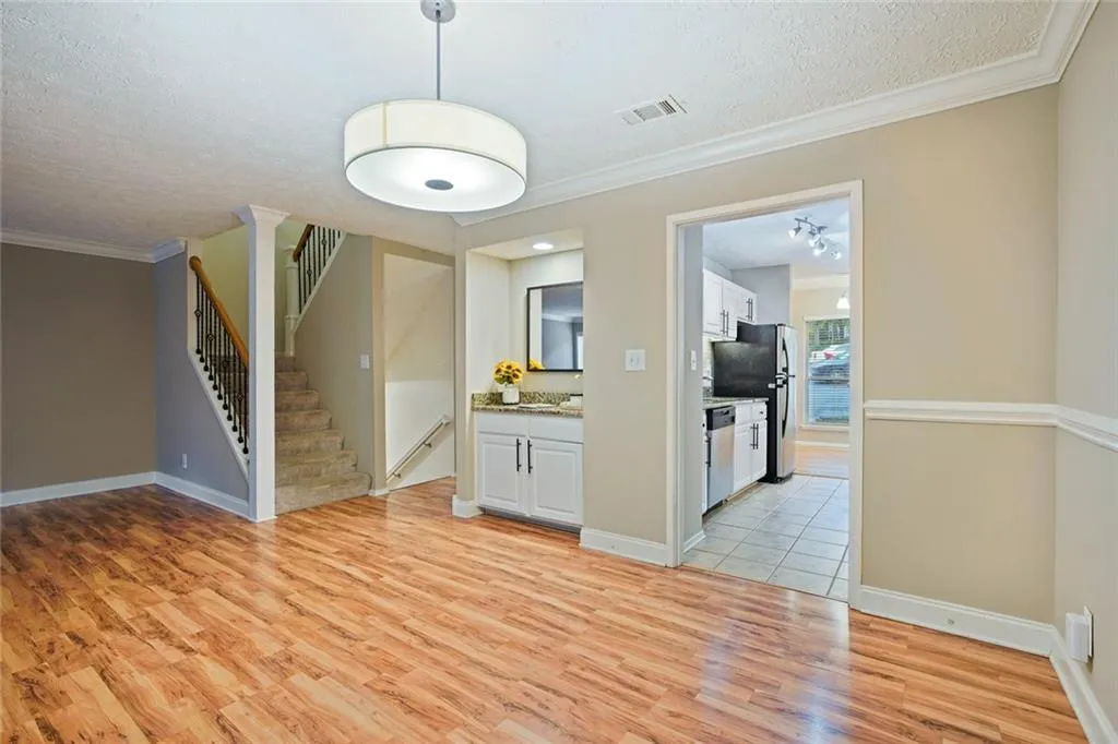 6800 Glenridge Drive Unit 6810g, Sandy Springs, Georgia 30328, 2 Bedrooms Bedrooms, ,3 BathroomsBathrooms,Residential,Sold,6800 Glenridge Drive Unit 6810g,6790150