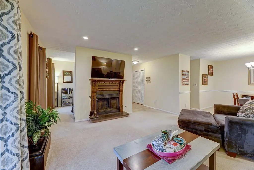 210 Woodcliff Drive, Sandy Springs, Georgia 30350, 2 Bedrooms Bedrooms, ,2 BathroomsBathrooms,Residential,Sold,210 Woodcliff Drive,6831032