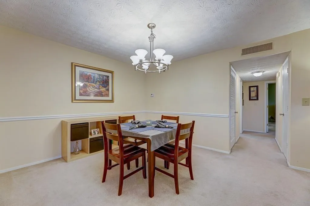 210 Woodcliff Drive, Sandy Springs, Georgia 30350, 2 Bedrooms Bedrooms, ,2 BathroomsBathrooms,Residential,Sold,210 Woodcliff Drive,6831032