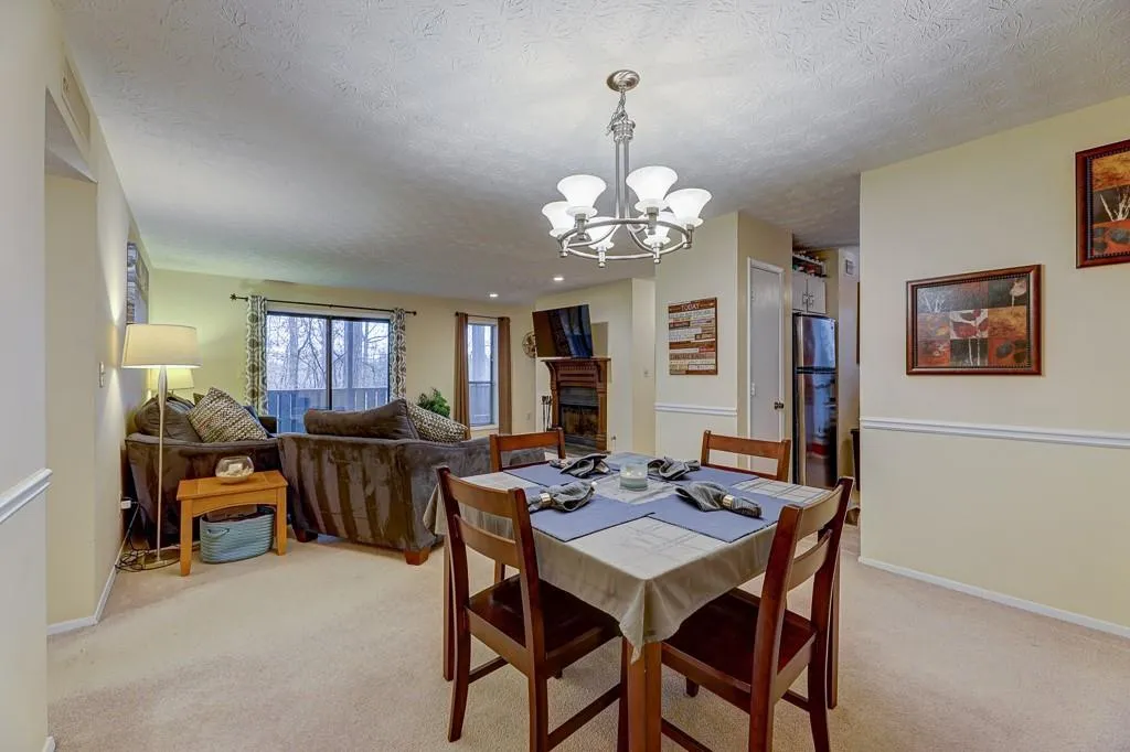 210 Woodcliff Drive, Sandy Springs, Georgia 30350, 2 Bedrooms Bedrooms, ,2 BathroomsBathrooms,Residential,Sold,210 Woodcliff Drive,6831032