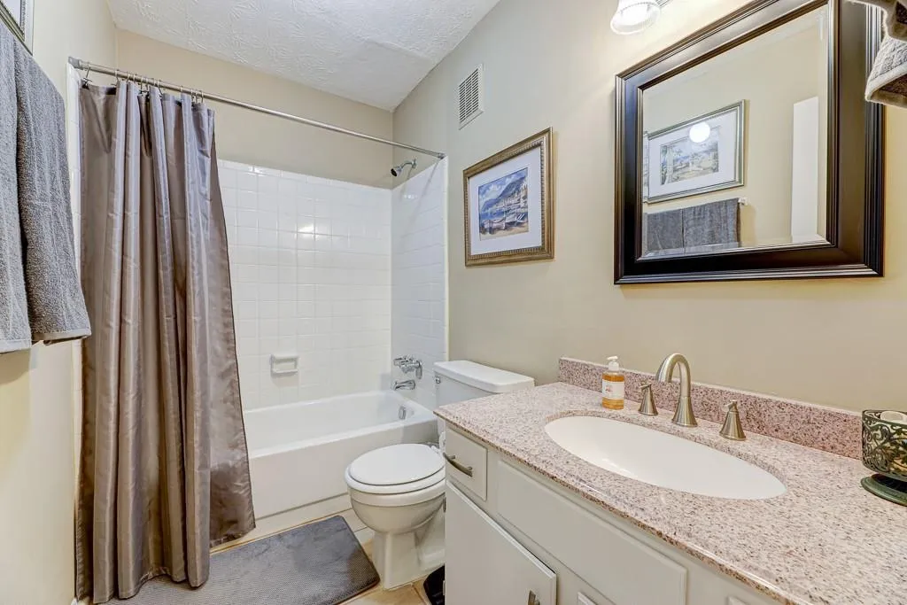 210 Woodcliff Drive, Sandy Springs, Georgia 30350, 2 Bedrooms Bedrooms, ,2 BathroomsBathrooms,Residential,Sold,210 Woodcliff Drive,6831032