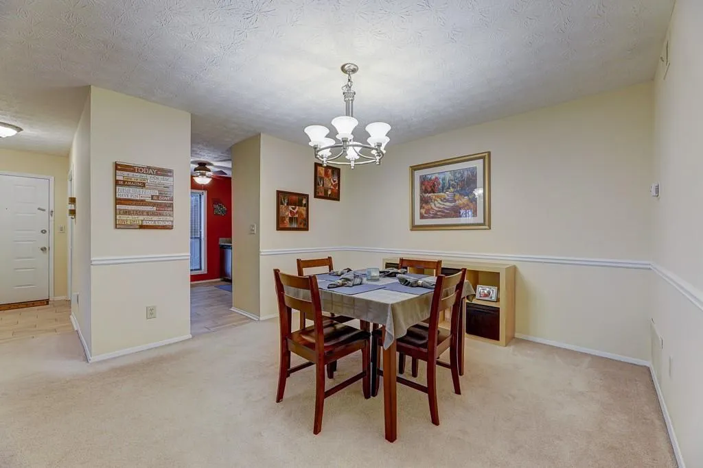 210 Woodcliff Drive, Sandy Springs, Georgia 30350, 2 Bedrooms Bedrooms, ,2 BathroomsBathrooms,Residential,Sold,210 Woodcliff Drive,6831032