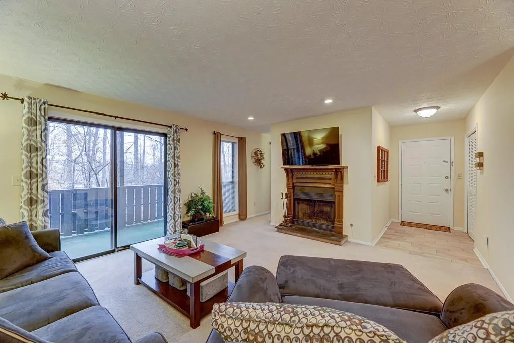 210 Woodcliff Drive, Sandy Springs, Georgia 30350, 2 Bedrooms Bedrooms, ,2 BathroomsBathrooms,Residential,Sold,210 Woodcliff Drive,6831032