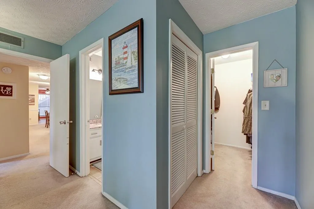 210 Woodcliff Drive, Sandy Springs, Georgia 30350, 2 Bedrooms Bedrooms, ,2 BathroomsBathrooms,Residential,Sold,210 Woodcliff Drive,6831032