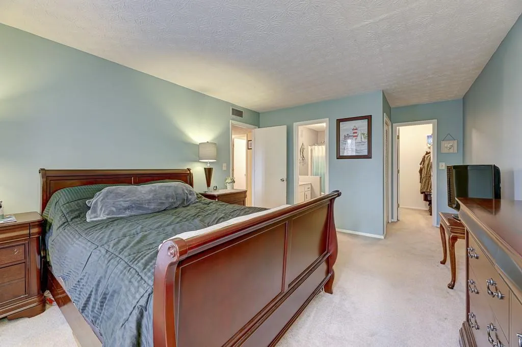 210 Woodcliff Drive, Sandy Springs, Georgia 30350, 2 Bedrooms Bedrooms, ,2 BathroomsBathrooms,Residential,Sold,210 Woodcliff Drive,6831032