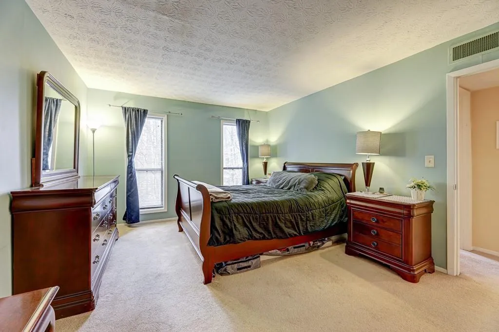 210 Woodcliff Drive, Sandy Springs, Georgia 30350, 2 Bedrooms Bedrooms, ,2 BathroomsBathrooms,Residential,Sold,210 Woodcliff Drive,6831032