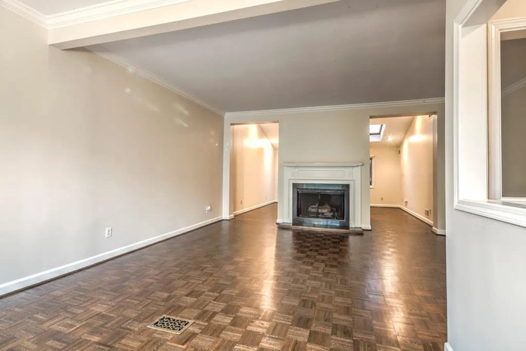 30 Willow Glen Ne, Atlanta, Georgia 30342, 4 Bedrooms Bedrooms, ,4 BathroomsBathrooms,Residential,Sold,30 Willow Glen Ne,5573351