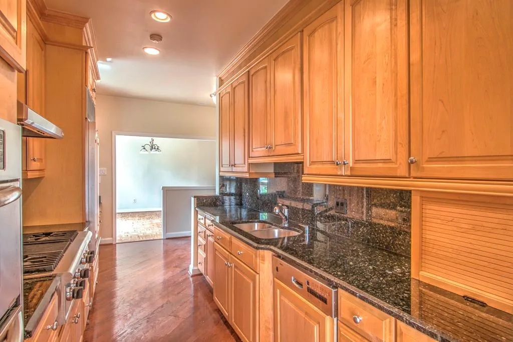 30 Willow Glen Ne, Atlanta, Georgia 30342, 4 Bedrooms Bedrooms, ,4 BathroomsBathrooms,Residential,Sold,30 Willow Glen Ne,5573351