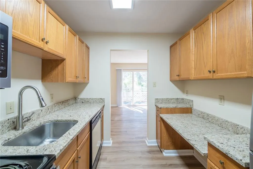 475 Mount Vernon Highway Ne Unit 117a, Sandy Springs, Georgia 30328, 1 Bedroom Bedrooms, ,1 BathroomBathrooms,Residential,Sold,475 Mount Vernon Highway Ne Unit 117a,6944269