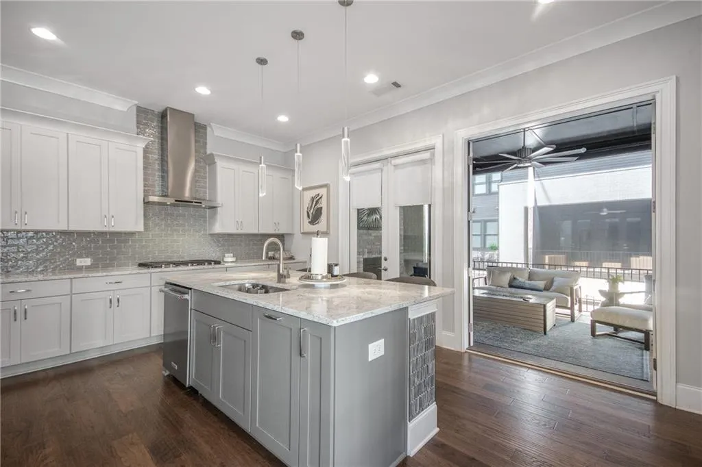 6532 Aria Village Drive, Sandy Springs, Georgia 30328, 3 Bedrooms Bedrooms, ,3 BathroomsBathrooms,Residential,Sold,6532 Aria Village Drive,6798039