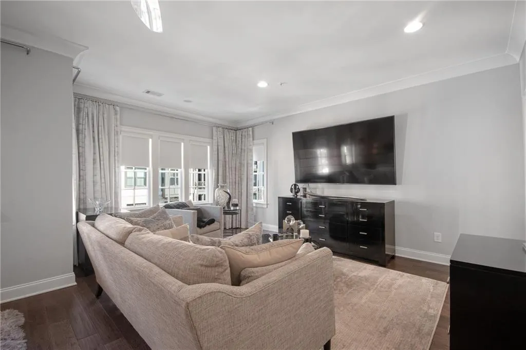6532 Aria Village Drive, Sandy Springs, Georgia 30328, 3 Bedrooms Bedrooms, ,3 BathroomsBathrooms,Residential,Sold,6532 Aria Village Drive,6798039