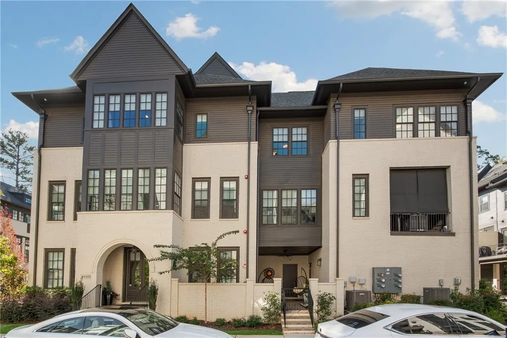 6532 Aria Village Drive, Sandy Springs, Georgia 30328, 3 Bedrooms Bedrooms, ,3 BathroomsBathrooms,Residential,Sold,6532 Aria Village Drive,6798039