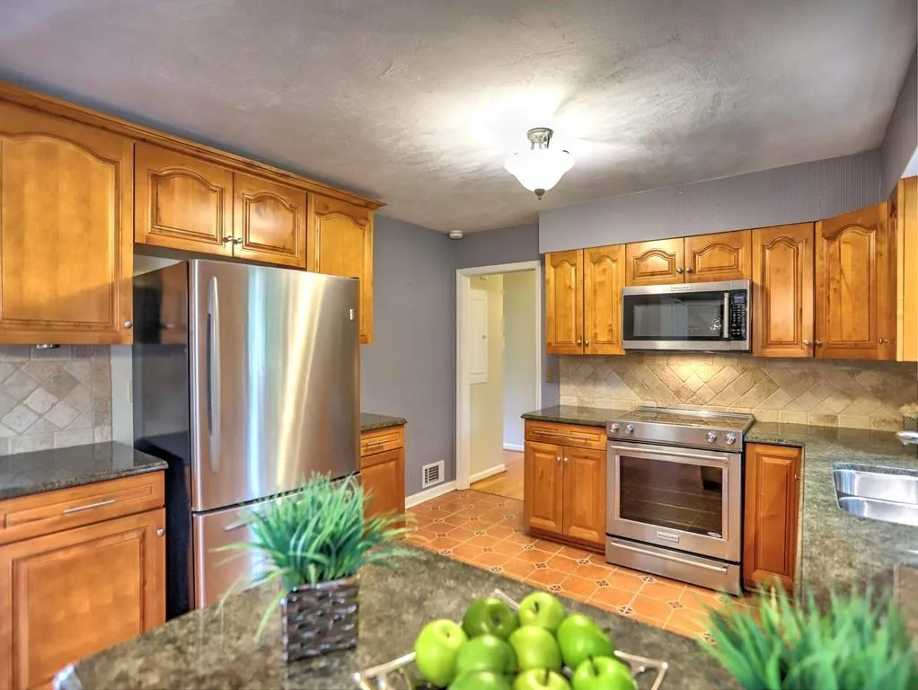 670 Spalding Drive, Sandy Springs, Georgia 30328, 5 Bedrooms Bedrooms, ,3 BathroomsBathrooms,Residential,Sold,670 Spalding Drive,7029651