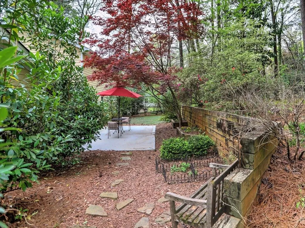 670 Spalding Drive, Sandy Springs, Georgia 30328, 5 Bedrooms Bedrooms, ,3 BathroomsBathrooms,Residential,Sold,670 Spalding Drive,7029651
