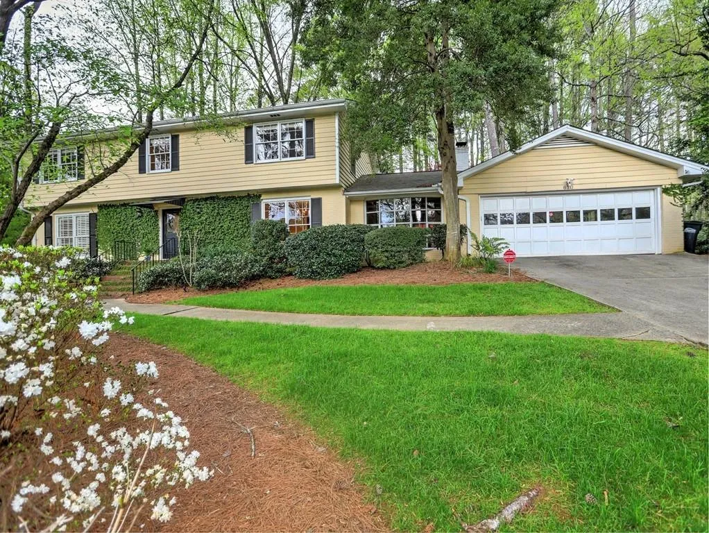 670 Spalding Drive, Sandy Springs, Georgia 30328, 5 Bedrooms Bedrooms, ,3 BathroomsBathrooms,Residential,Sold,670 Spalding Drive,7029651
