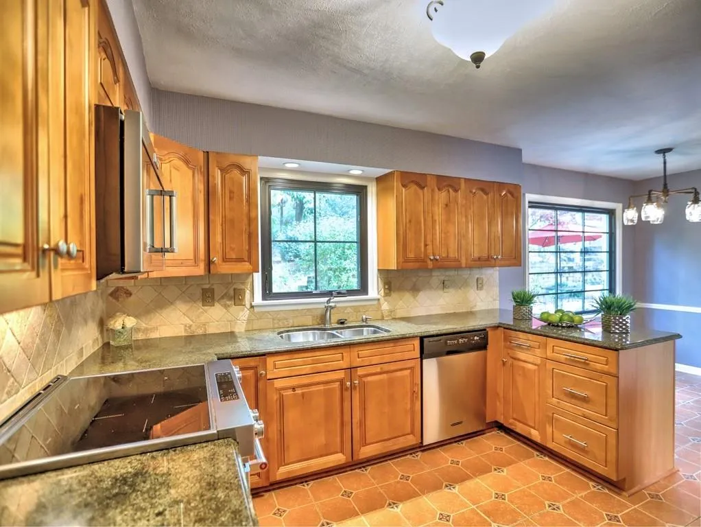 670 Spalding Drive, Sandy Springs, Georgia 30328, 5 Bedrooms Bedrooms, ,3 BathroomsBathrooms,Residential,Sold,670 Spalding Drive,7029651