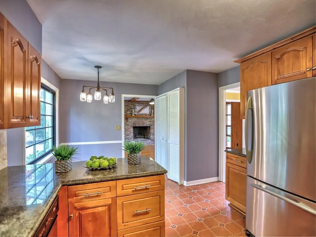 670 Spalding Drive, Sandy Springs, Georgia 30328, 5 Bedrooms Bedrooms, ,3 BathroomsBathrooms,Residential,Sold,670 Spalding Drive,7029651