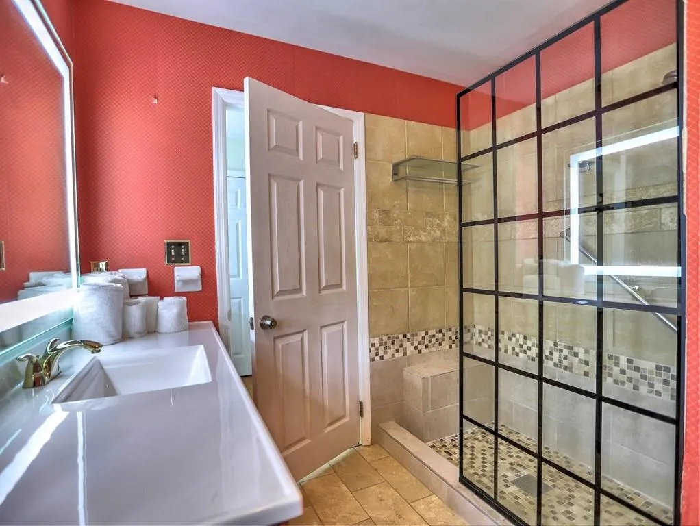 670 Spalding Drive, Sandy Springs, Georgia 30328, 5 Bedrooms Bedrooms, ,3 BathroomsBathrooms,Residential,Sold,670 Spalding Drive,7029651