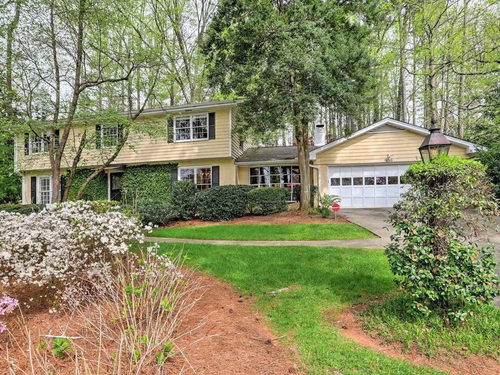 670 Spalding Drive, Sandy Springs, Georgia 30328, 5 Bedrooms Bedrooms, ,3 BathroomsBathrooms,Residential,Sold,670 Spalding Drive,7029651