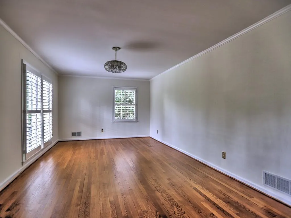 670 Spalding Drive, Sandy Springs, Georgia 30328, 5 Bedrooms Bedrooms, ,3 BathroomsBathrooms,Residential,Sold,670 Spalding Drive,7029651