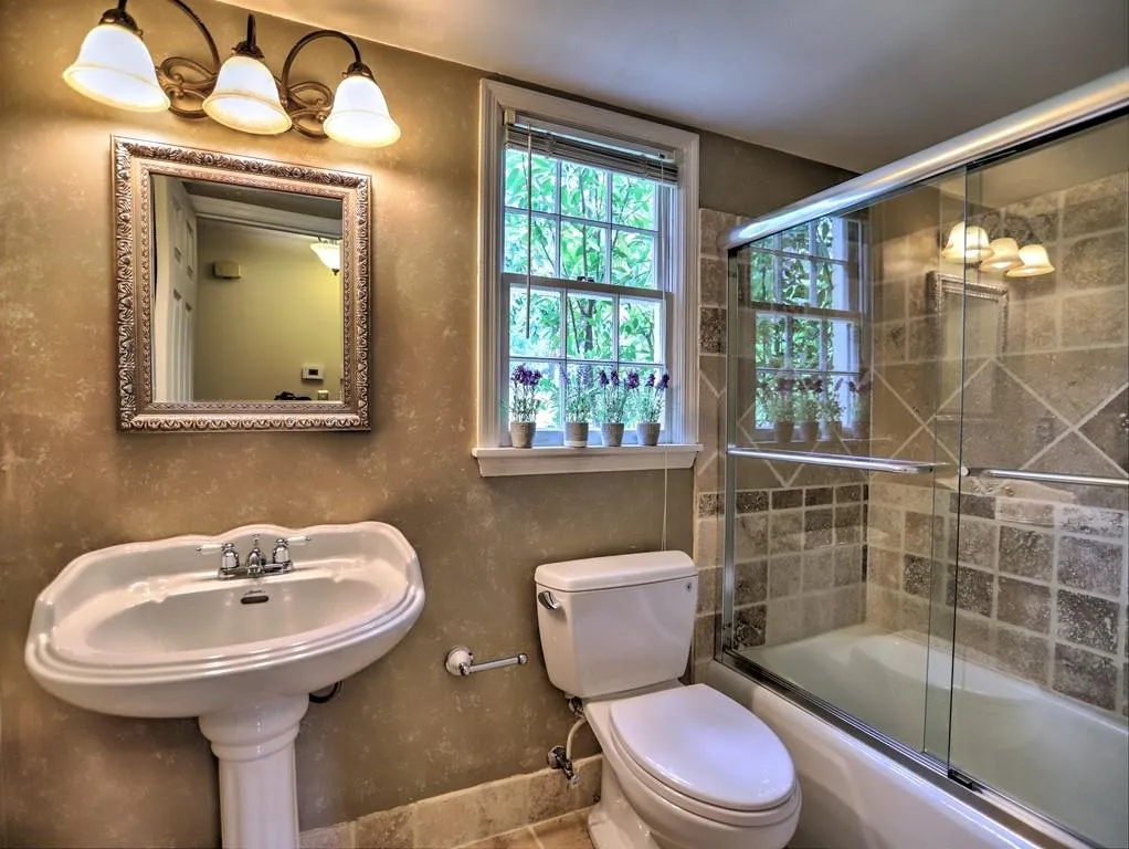 670 Spalding Drive, Sandy Springs, Georgia 30328, 5 Bedrooms Bedrooms, ,3 BathroomsBathrooms,Residential,Sold,670 Spalding Drive,7029651