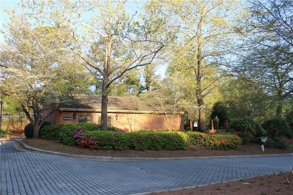 57 Willow Glen Ne, Atlanta, Georgia 30342, 3 Bedrooms Bedrooms, ,2 BathroomsBathrooms,Residential,Sold,57 Willow Glen Ne,5952824
