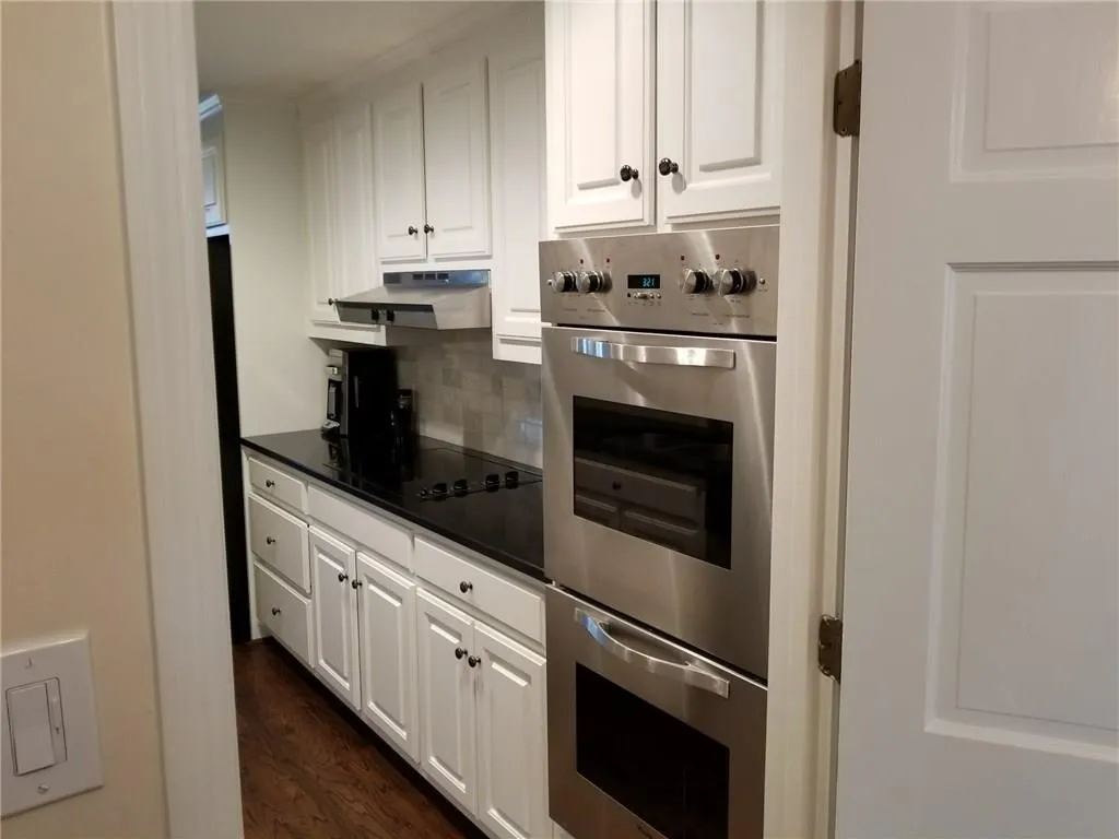 57 Willow Glen Ne, Atlanta, Georgia 30342, 3 Bedrooms Bedrooms, ,2 BathroomsBathrooms,Residential,Sold,57 Willow Glen Ne,5952824
