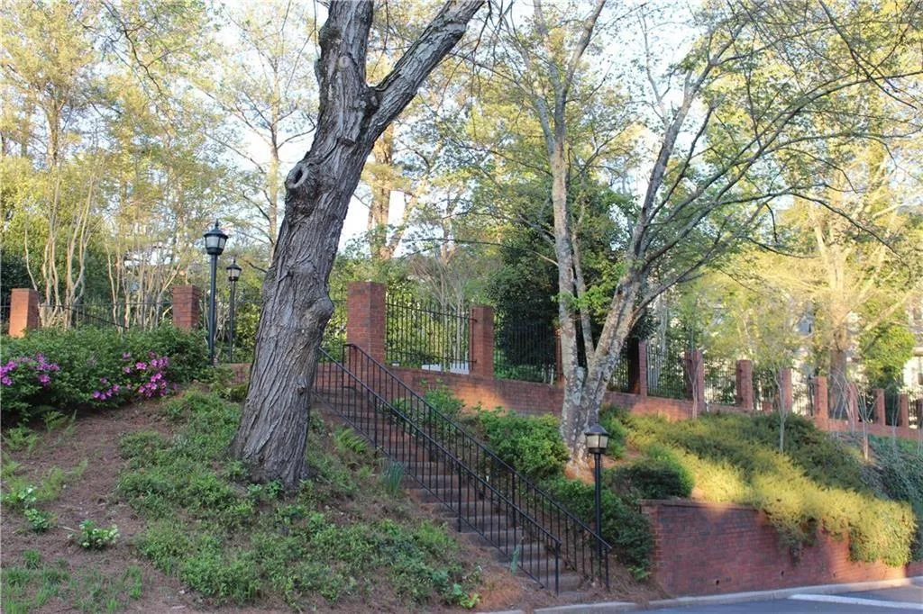 57 Willow Glen Ne, Atlanta, Georgia 30342, 3 Bedrooms Bedrooms, ,2 BathroomsBathrooms,Residential,Sold,57 Willow Glen Ne,5952824