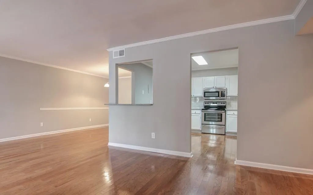 6520 Roswell Road Unit 30, Atlanta, Georgia 30328, 2 Bedrooms Bedrooms, ,2 BathroomsBathrooms,Residential,Sold,6520 Roswell Road Unit 30,6809417