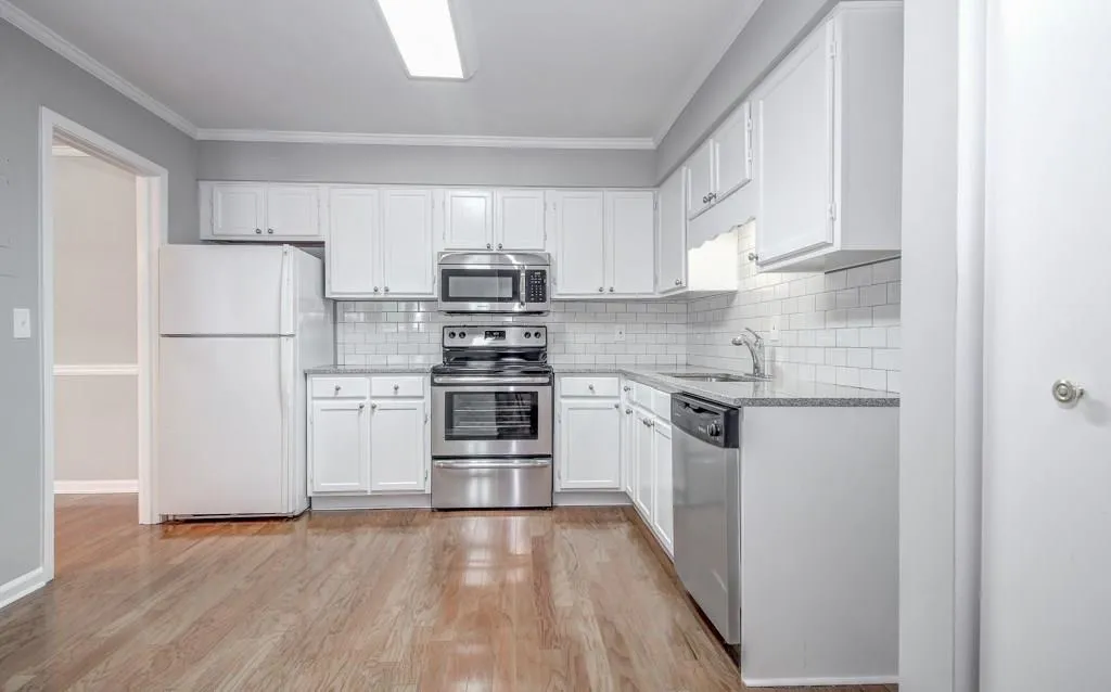 6520 Roswell Road Unit 30, Atlanta, Georgia 30328, 2 Bedrooms Bedrooms, ,2 BathroomsBathrooms,Residential,Sold,6520 Roswell Road Unit 30,6809417