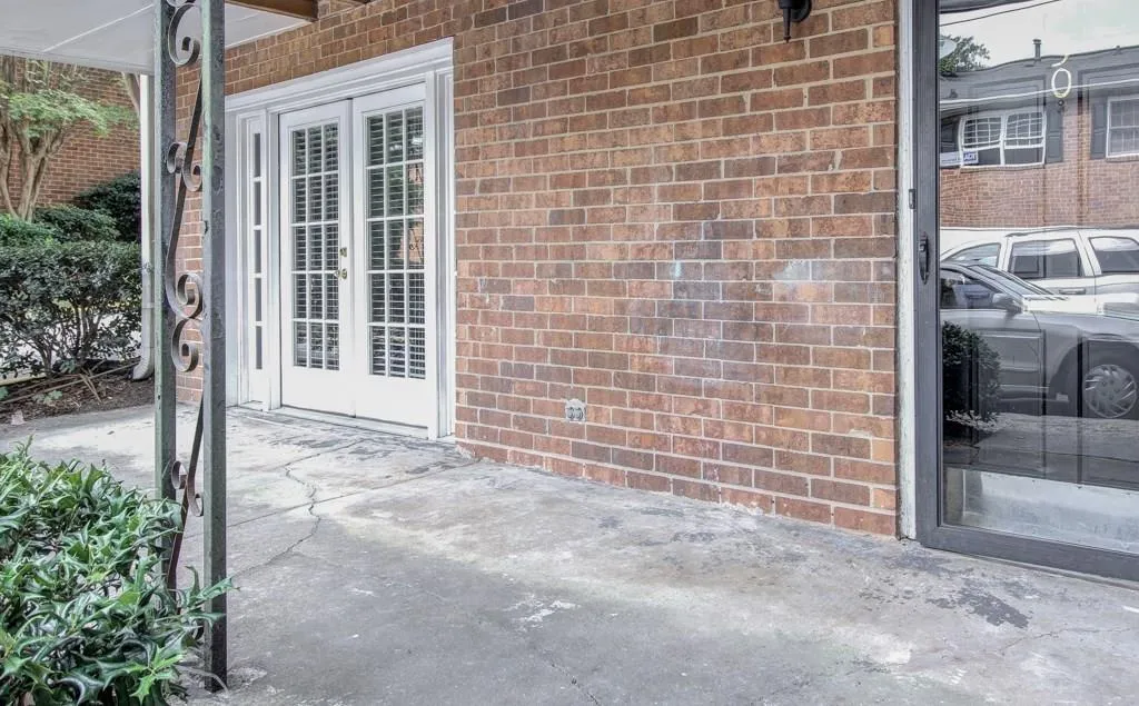 6520 Roswell Road Unit 30, Atlanta, Georgia 30328, 2 Bedrooms Bedrooms, ,2 BathroomsBathrooms,Residential,Sold,6520 Roswell Road Unit 30,6809417