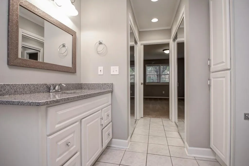 6520 Roswell Road Unit 30, Atlanta, Georgia 30328, 2 Bedrooms Bedrooms, ,2 BathroomsBathrooms,Residential,Sold,6520 Roswell Road Unit 30,6809417