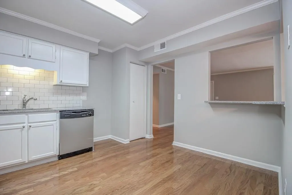 6520 Roswell Road Unit 30, Atlanta, Georgia 30328, 2 Bedrooms Bedrooms, ,2 BathroomsBathrooms,Residential,Sold,6520 Roswell Road Unit 30,6809417