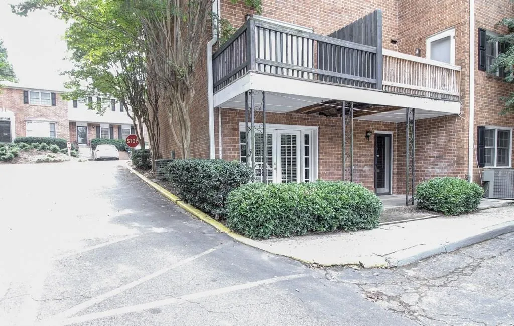 6520 Roswell Road Unit 30, Atlanta, Georgia 30328, 2 Bedrooms Bedrooms, ,2 BathroomsBathrooms,Residential,Sold,6520 Roswell Road Unit 30,6809417