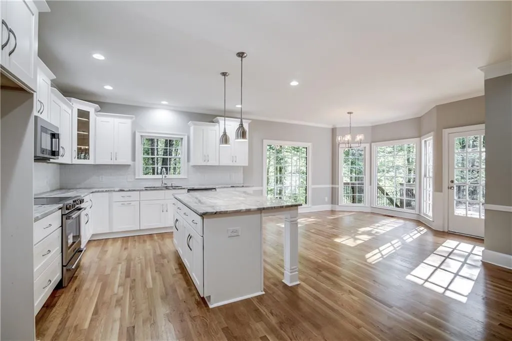 9765 Huntcliff Trace, Sandy Springs, Georgia 30350, 5 Bedrooms Bedrooms, ,4 BathroomsBathrooms,Residential,Sold,9765 Huntcliff Trace,5765285