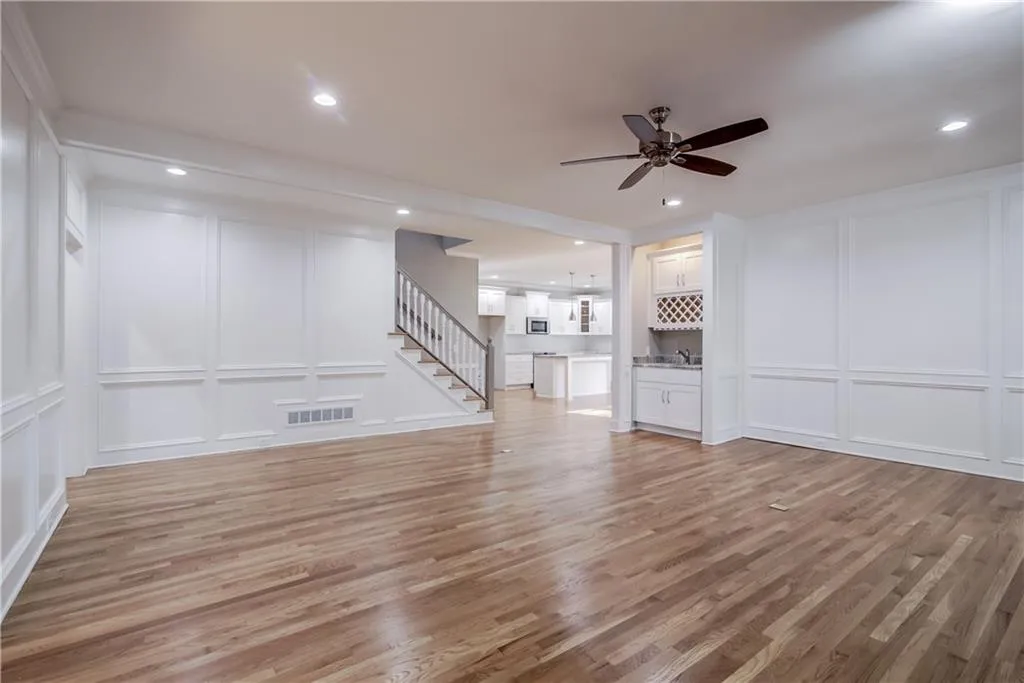 9765 Huntcliff Trace, Sandy Springs, Georgia 30350, 5 Bedrooms Bedrooms, ,4 BathroomsBathrooms,Residential,Sold,9765 Huntcliff Trace,5765285