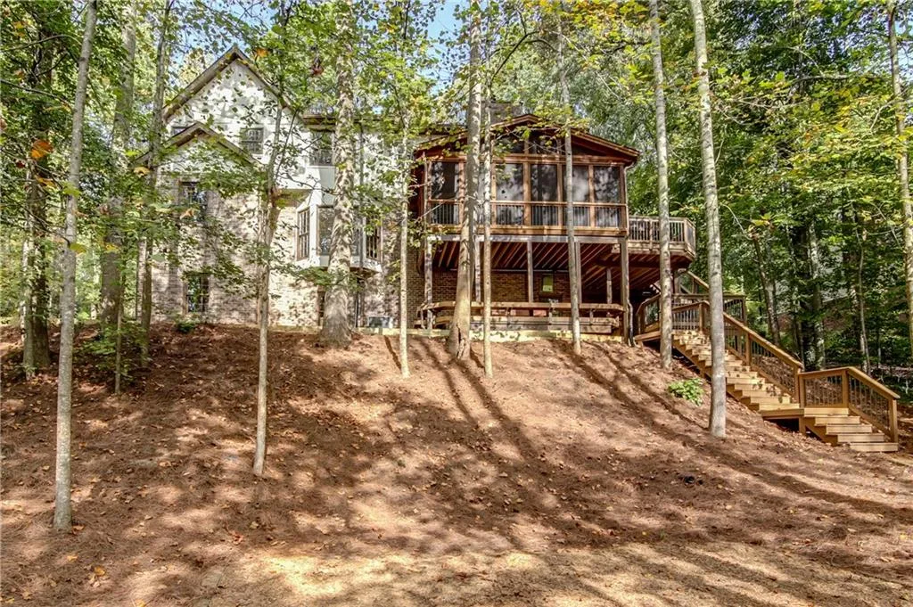 9765 Huntcliff Trace, Sandy Springs, Georgia 30350, 5 Bedrooms Bedrooms, ,4 BathroomsBathrooms,Residential,Sold,9765 Huntcliff Trace,5765285