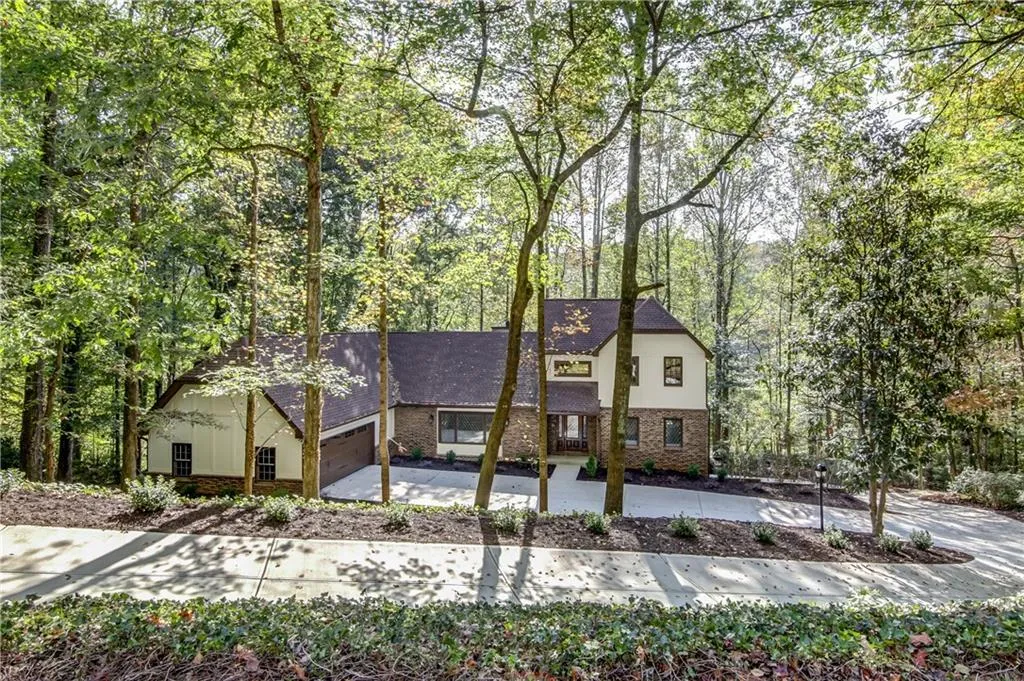 9765 Huntcliff Trace, Sandy Springs, Georgia 30350, 5 Bedrooms Bedrooms, ,4 BathroomsBathrooms,Residential,Sold,9765 Huntcliff Trace,5765285