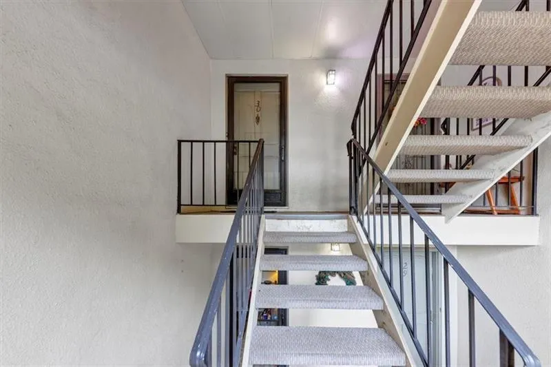 30 Chaumont Square Nw, Atlanta, Georgia 30327, 3 Bedrooms Bedrooms, 0 ,2 BathroomsBathrooms,Residential,For Sale,30 Chaumont Square Nw,7689492