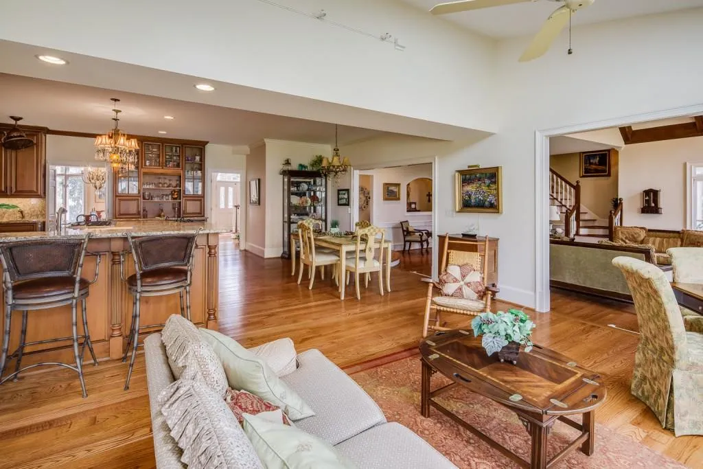 310 Riverhall Court, Sandy Springs, Georgia 30350, 5 Bedrooms Bedrooms, ,4 BathroomsBathrooms,Residential,Sold,310 Riverhall Court,6845929