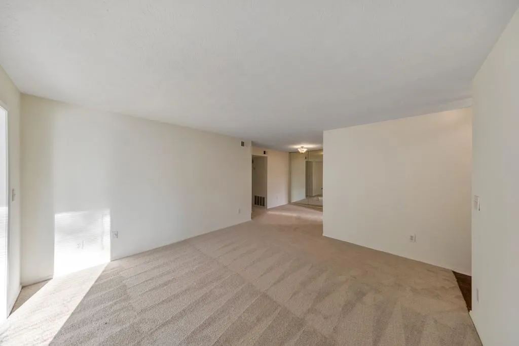 201 Natchez Trace, Atlanta, Georgia 30350, 2 Bedrooms Bedrooms, ,1 BathroomBathrooms,Residential,For Sale,201 Natchez Trace,7718228